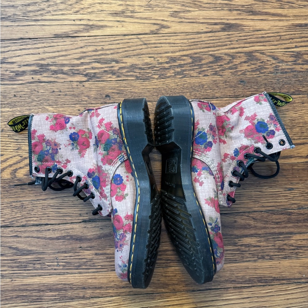 Dr. Martens Taupe Vintage Bouquet Castel (LIKE NEW) FIRM PRICE. Awesome boots! - Picture 14 of 16
